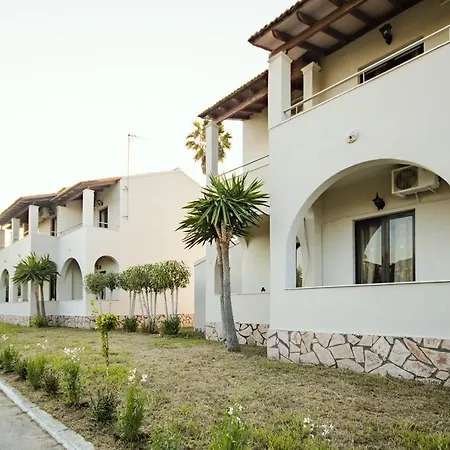 Aparthotel Parakladi Seaside Retreat *