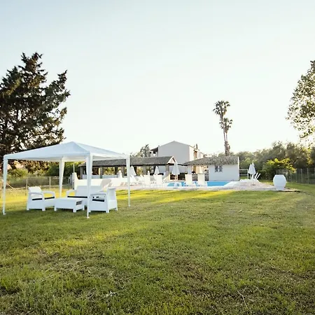 아파트호텔 Parakladi Seaside Retreat Melíkia
